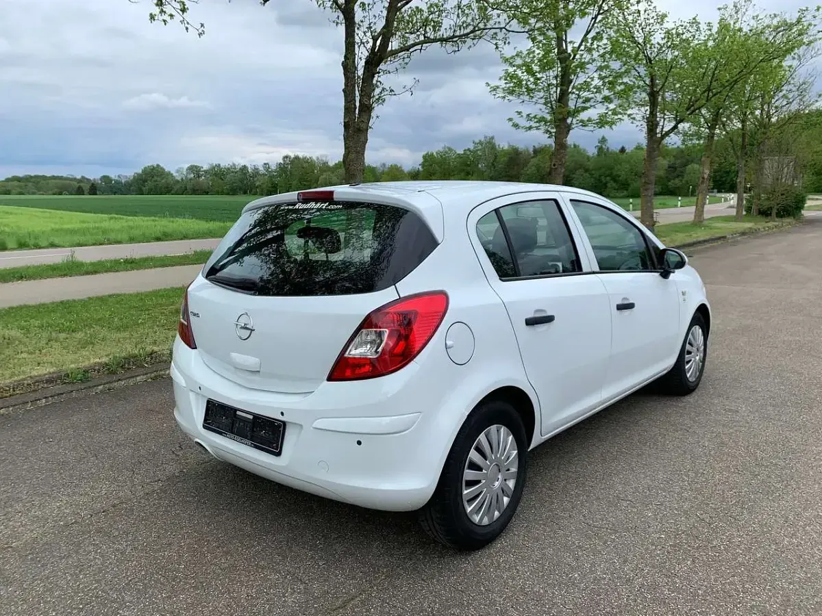Gebraucht Opel Corsa Selection 80 PS (58 kW) 2009 Casabl/arctic/eisweiss/kaolin Limousine