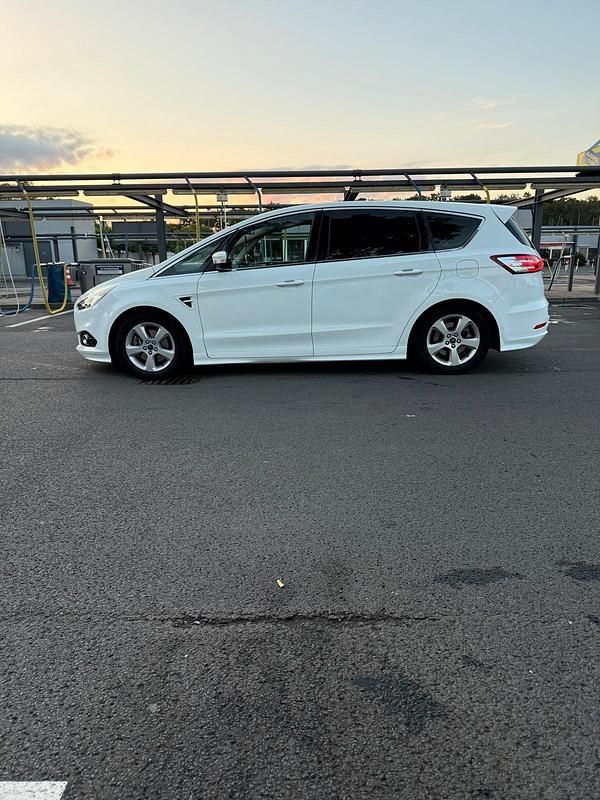 Gebraucht Ford S-MAX Titanium 180 PS (132 kW) 2017 Weiß Van / Kleinbus