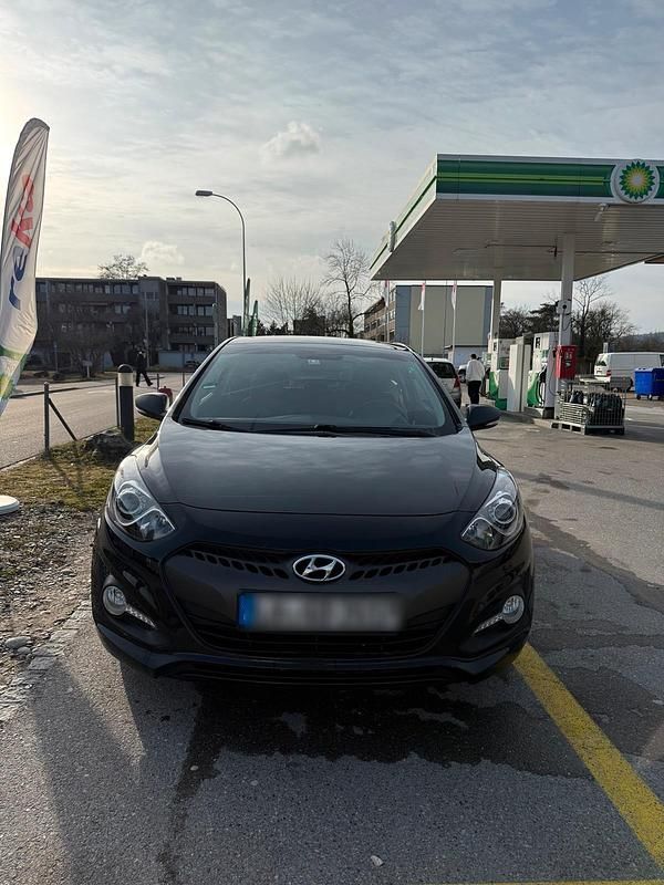 Gebraucht Hyundai i30 110 PS (80 kW) 2013 Schwarz Kleinwagen
