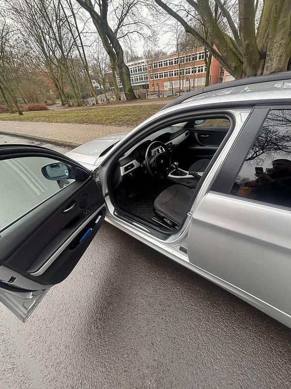Gebraucht BMW 318 2009 Silber Kombi