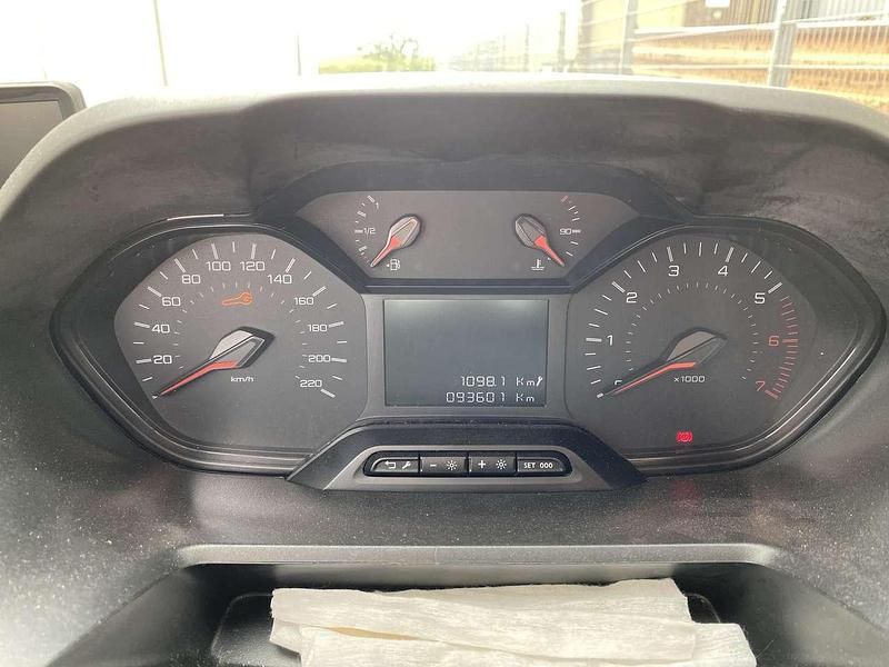 Gebraucht Peugeot Partner 110 PS (80 kW) 2019 Weiß Van / Kleinbus