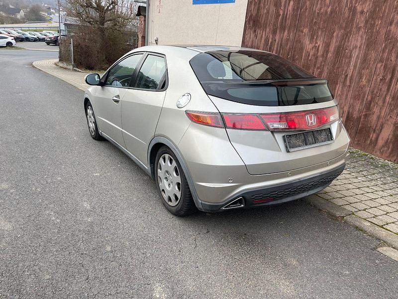 Gebraucht Honda Civic Executive 140 PS (102 kW) 2008 Silber Kleinwagen