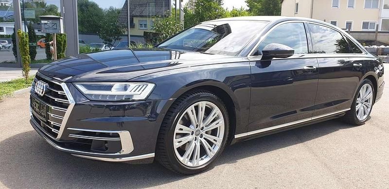 Mondscheinblau metallic Gebraucht 2018 Audi A8 Limousine | 62.900 € - Bild 1/4