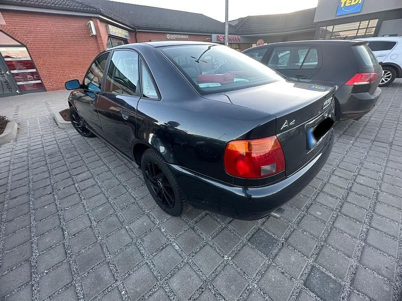Second-hand Audi A4 125 CP (91 kW) 1994 Negru Berlinǎ