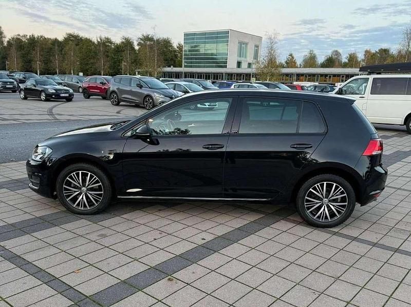 Gebraucht VW Golf VII Allstar 110 PS (80 kW) 2016 Deep black perleffekt Kleinwagen