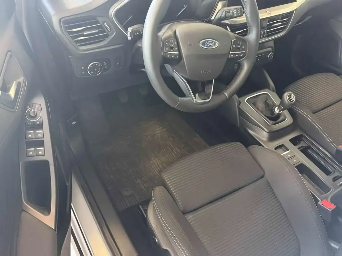 Gebraucht Ford Focus Titanium 120 PS (88 kW) 2022 Silber Limousine