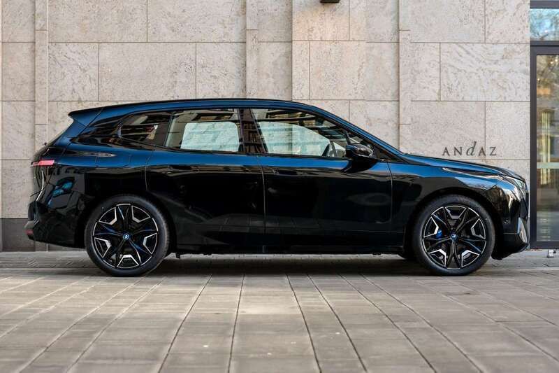 Gebraucht BMW iX Sport Line 239 kW (326 PS) 2023 Black sapphire metallic SUV