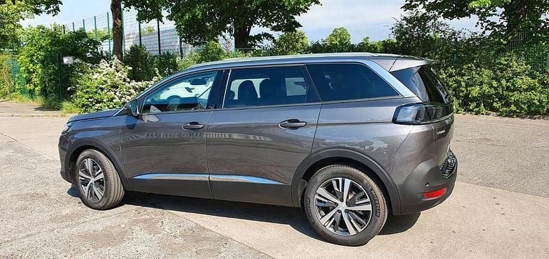 Gebraucht Peugeot 5008 Allure 131 PS (96 kW) 2021 Grau SUV