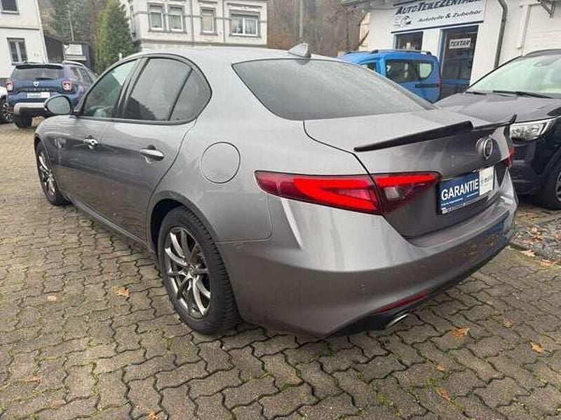Gebraucht Alfa Romeo Giulia 160 PS (117 kW) 2020 Grigio stromboli, metallic Limousine