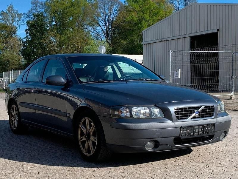 Grau Gebraucht 2002 Volvo S60 Limousine | 1.990 € (Superpreis) - Bild 1/4