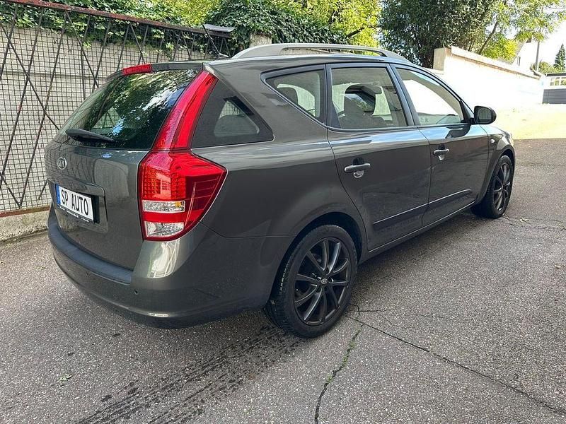 Gebraucht Kia Ceed Sportswagon Edition 7 90 PS (66 kW) 2012 Grau Kombi