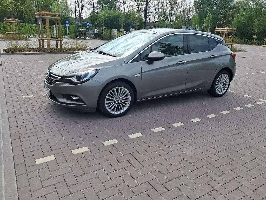 Używany Opel Astra Dynamic 150 KM (110 kW) 2017 Brązowy Sedan/Limuzyna