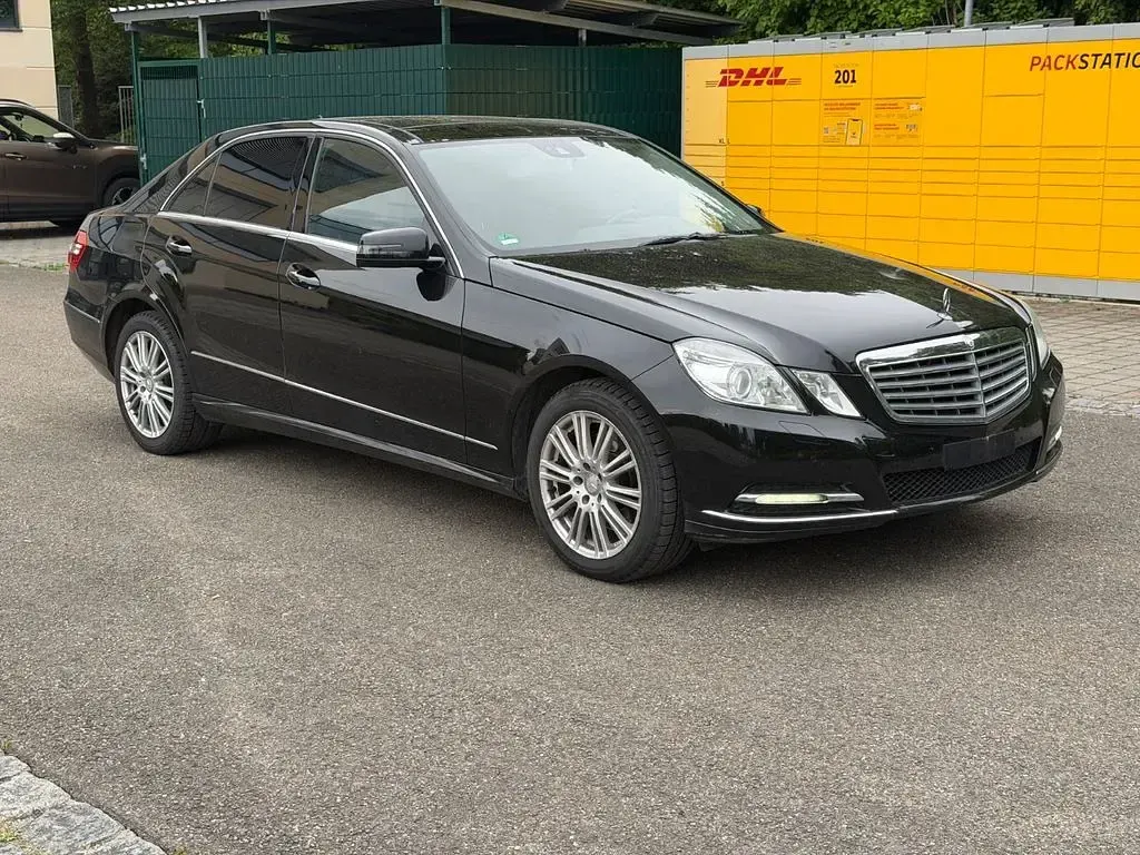 Gebraucht Mercedes E300 Elegance 252 PS (185 kW) 2011 Schwarz Limousine
