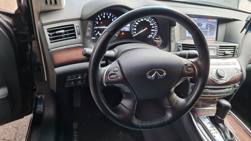Blau Gebraucht 2016 Infiniti Q70 Premium Limousine | 21.000 € - Bild 1/4