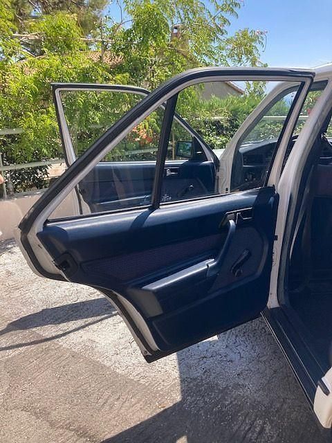 Gebraucht Mercedes 190 98 PS (72 kW) 1987 Weiß Limousine