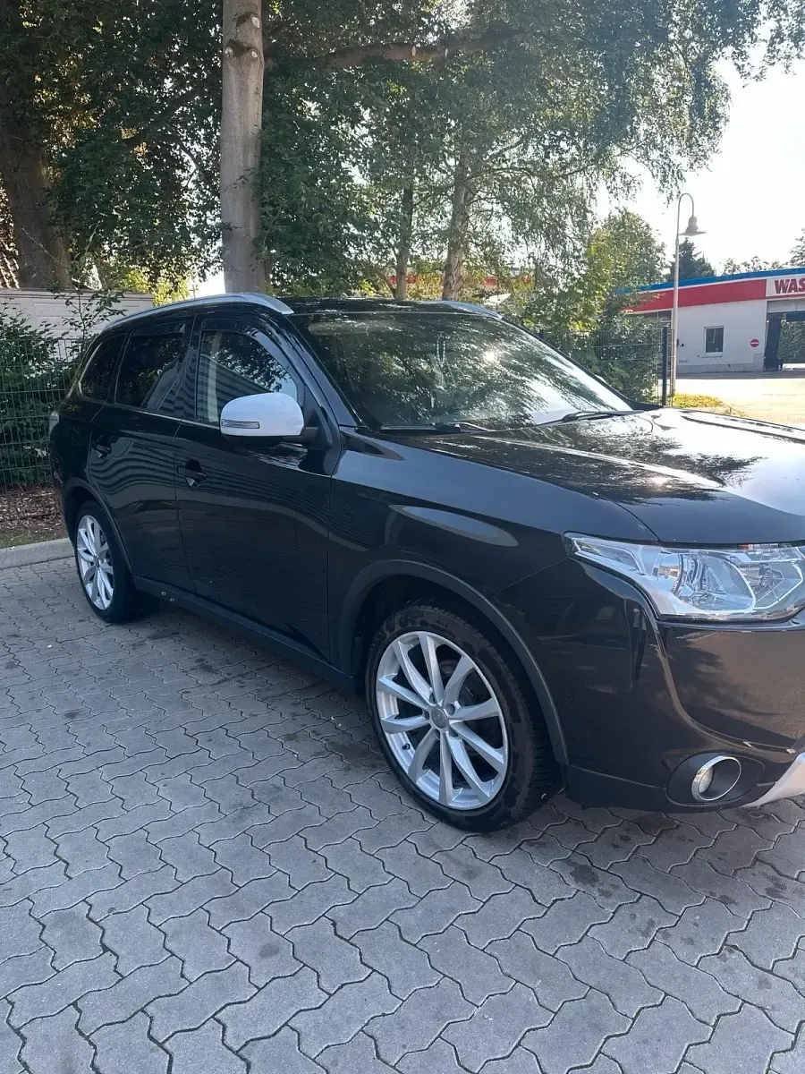 Gebraucht Mitsubishi Outlander 150 PS (110 kW) 2015 Schwarz SUV