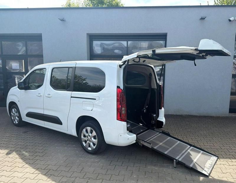 Używany Opel Combo 102 KM (75 kW) 2021 Biały Minivan