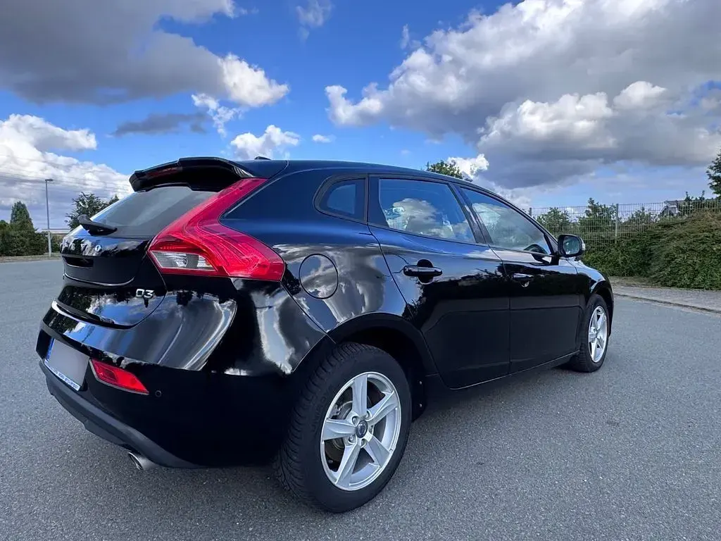 Gebraucht Volvo V40 150 PS (110 kW) 2012 Schwarz Kleinwagen