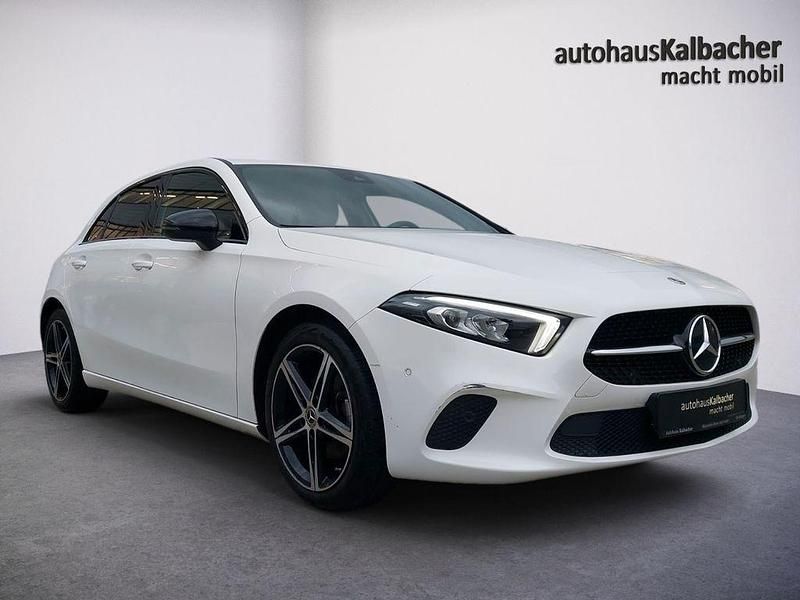 Gebraucht Mercedes A200 Night 150 PS (110 kW) 2022 Weiß Limousine