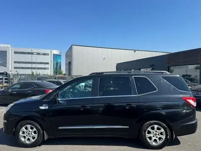 Gebraucht SsangYong Rodius 155 PS (114 kW) 2015 Schwarz Van / Kleinbus