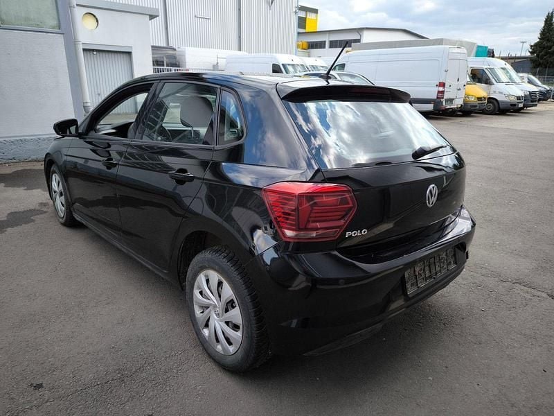 Gebraucht VW Polo Comfortline 75 PS (55 kW) 2018 Schwarz Kleinwagen