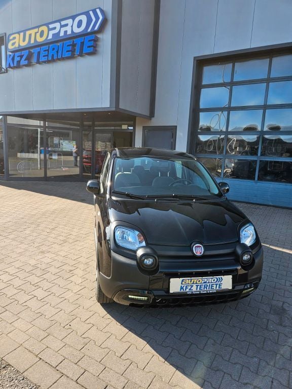 Schwarz Gebraucht 2023 Fiat Panda Cross Cross Plus Kleinwagen | 11.790 € (Guter Preis) - Bild 1/4