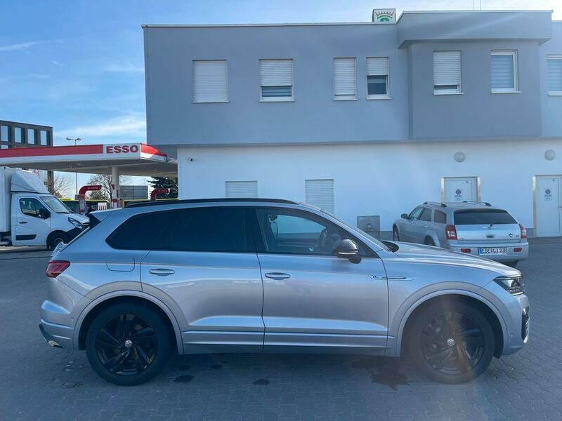 Silber Gebraucht 2021 VW Touareg Style SUV | 44.000 € (Fairer Preis) - Bild 1/4