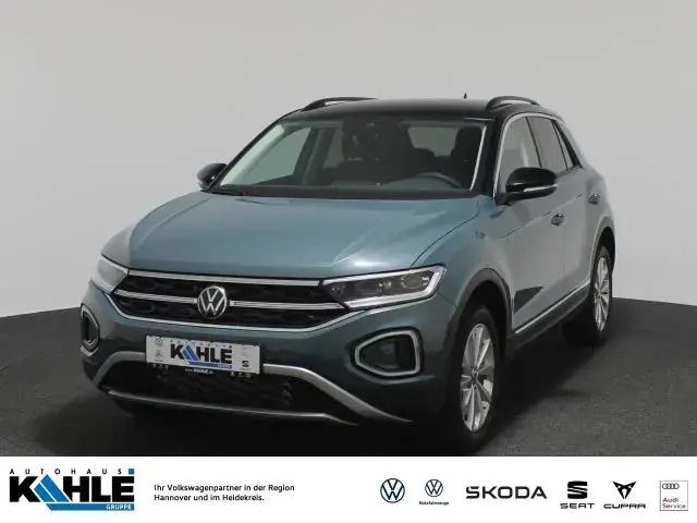 Blau Gebraucht 2024 VW T-Roc Style SUV | 31.489 € (Teuer) - Bild 1/4