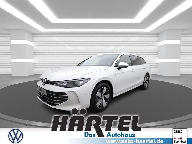 Oryxweiß perleffekt (white), pearl effect Gebraucht 2024 VW Passat Business Kombi | 32.200 € (Etwas zu teuer) - Bild 1/4