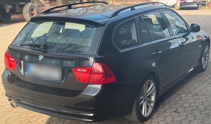 Gebraucht BMW 320 170 PS (125 kW) 2009 Schwarz Kombi