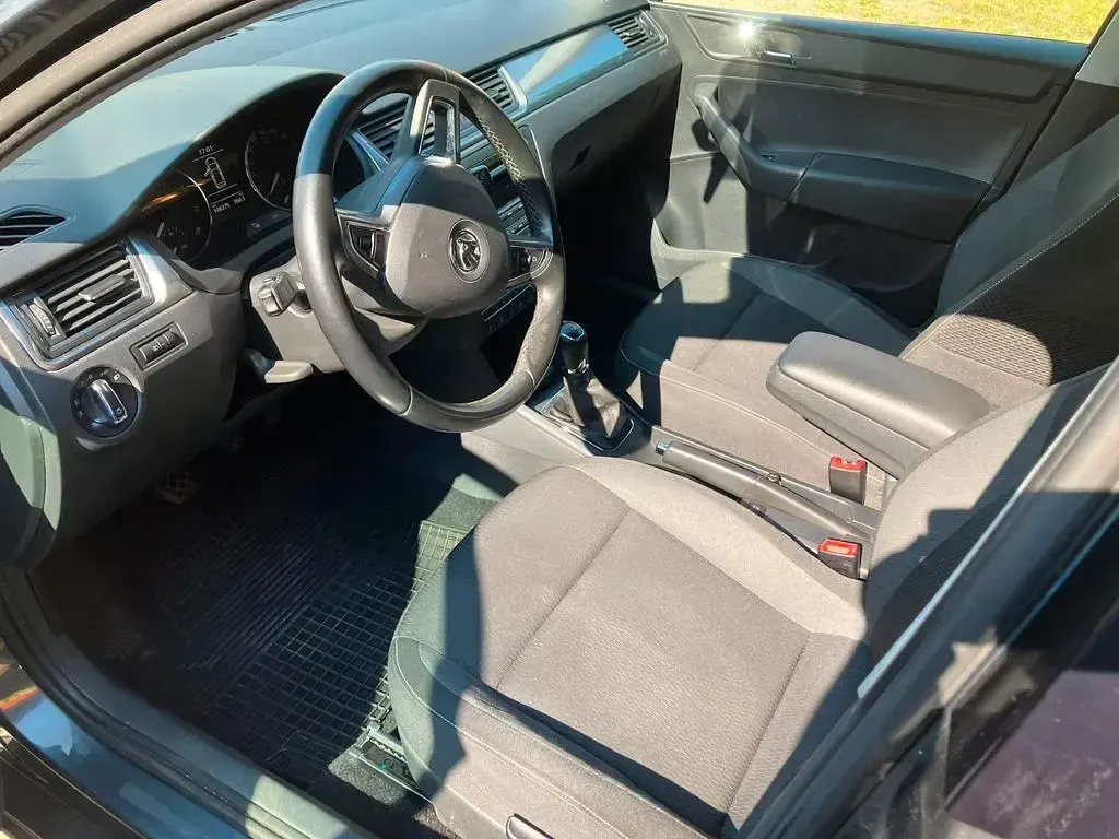 Gebraucht Skoda Rapid Drive 86 PS (63 kW) 2015 Grau Kleinwagen