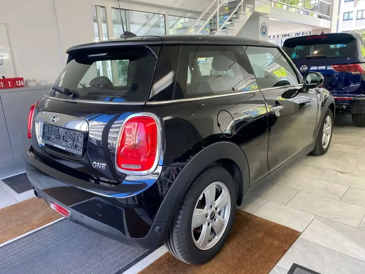 Gebraucht Mini Cooper 103 PS (75 kW) 2017 Schwarz Kleinwagen