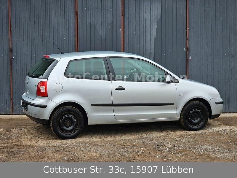Gebraucht VW Polo Basis 64 PS (47 kW) 2004 Reflexsilber metallic Kleinwagen