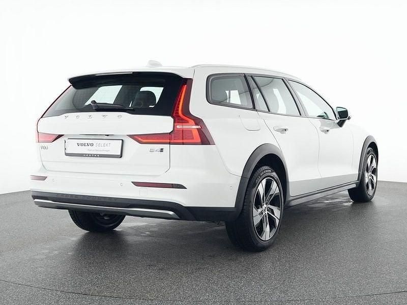 Gebraucht Volvo V60 CC Plus 197 PS (144 kW) 2023 Weiß Kombi