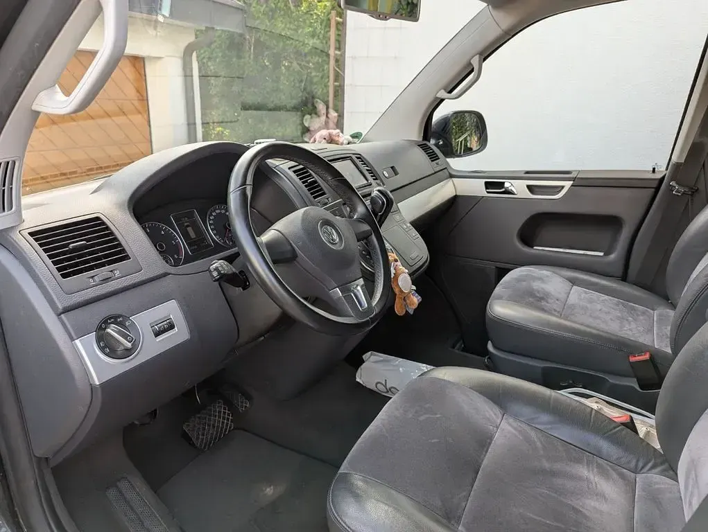 Używany VW T5 Highline 179 KM (131 kW) 2011 Czarny Van
