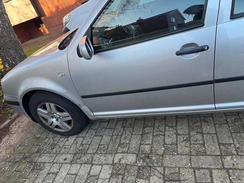 Gebraucht VW Golf IV 101 PS (74 kW) 2003 Silber Kleinwagen