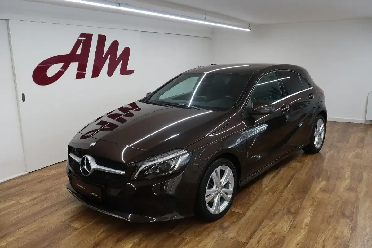 Gebraucht Mercedes A200 136 PS (100 kW) 2015 Braun Limousine