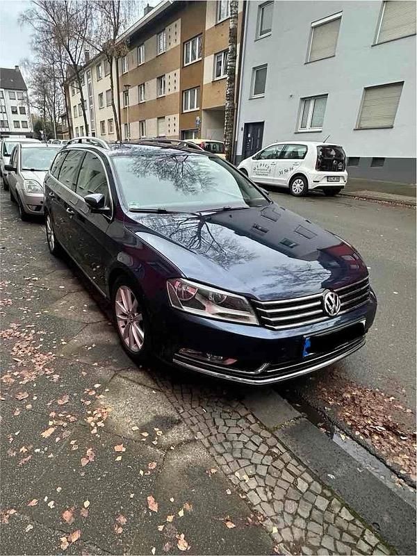 Blau Gebraucht 2011 VW Passat Kombi | 6.500 € (Superpreis) - Bild 1/4