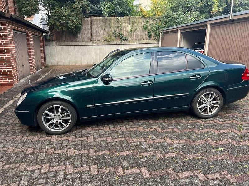 Gebraucht Mercedes E220 Elegance 150 PS (110 kW) 2003 Grün Limousine