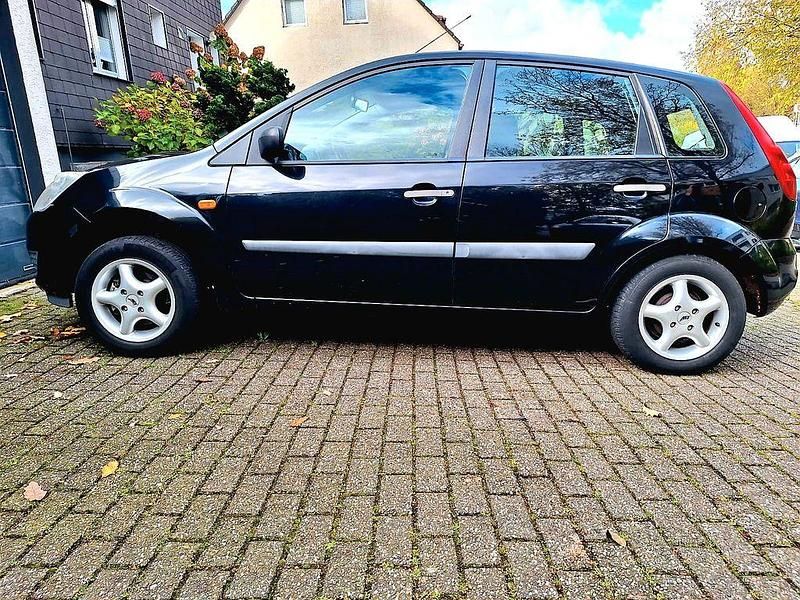 Blau Gebraucht 2007 Ford Fiesta Ghia Limousine | 3.200 € - Bild 1/4