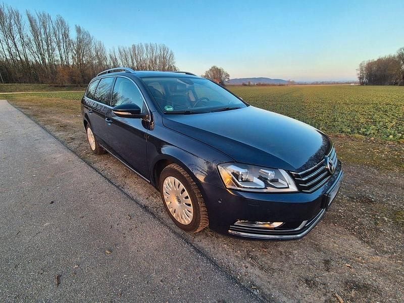 Gebraucht VW Passat Highline 160 PS (117 kW) 2013 Blau Kombi