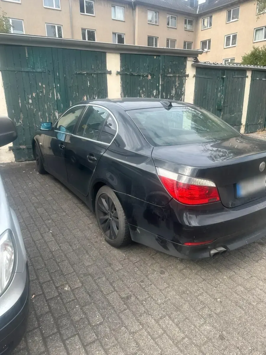 Gebraucht BMW 523 177 PS (130 kW) 2005 Schwarz Limousine