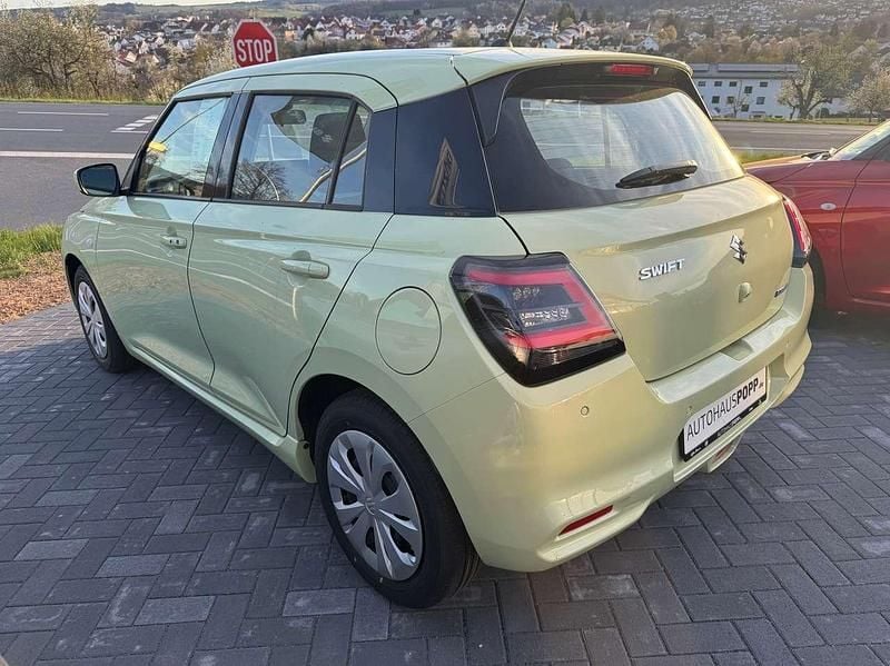 Neu Suzuki Swift Club 83 PS (61 kW) 2026 Cool yellow Kleinwagen