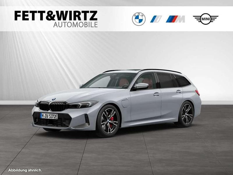 Brooklyn grau metallic Gebraucht 2024 BMW 330e M Sport Kombi | 52.499 € (Teuer) - Bild 1/3