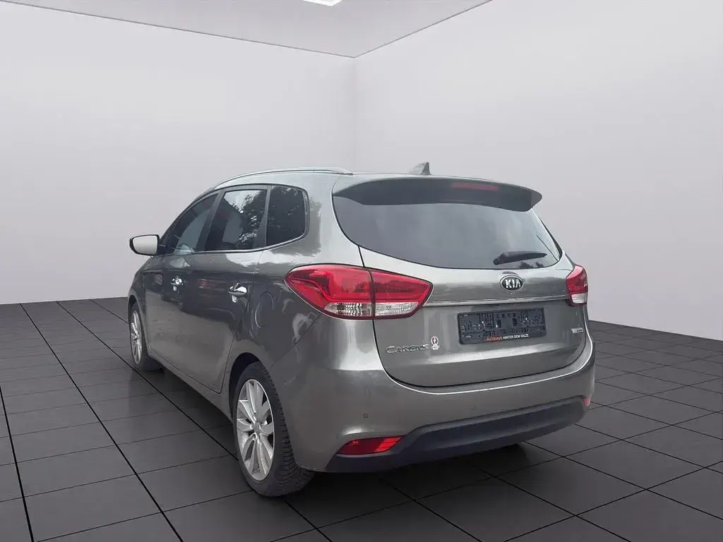 Gebraucht Kia Carens 135 PS (99 kW) 2016 Silber Van / Kleinbus