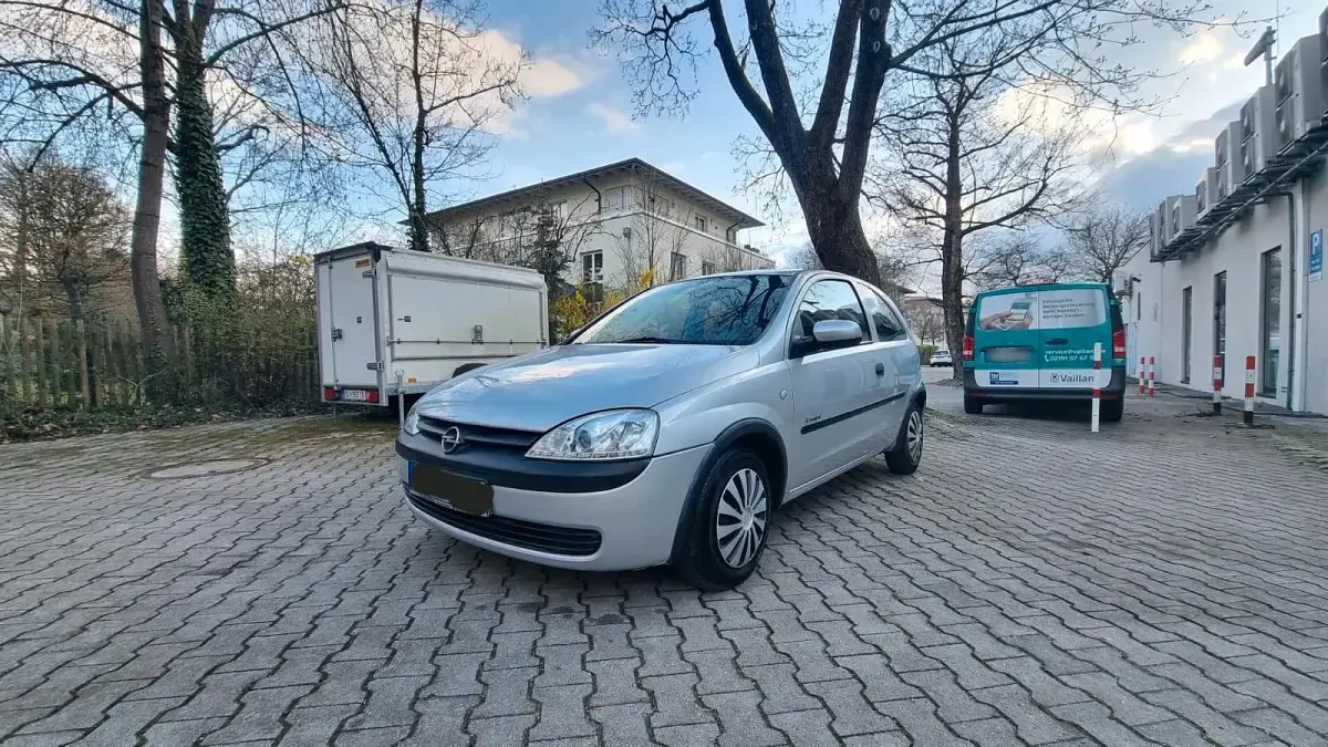 Second-hand Opel Corsa 75 CP (55 kW) 2002 Argintiu Hatchback