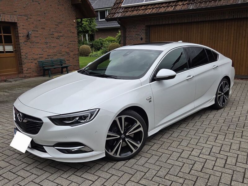 Weiß Gebraucht 2017 Opel Insignia Limousine | 18.400 € (Fairer Preis) - Bild 1/4