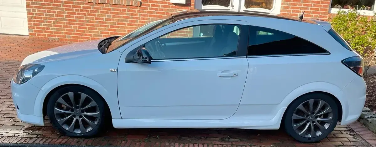 Używany Opel Astra OPC 116 KM (85 kW) 2010 Biały Coupe
