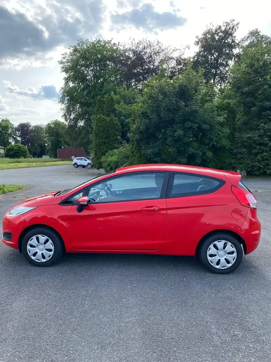Gebraucht Ford Fiesta Trend 60 PS (44 kW) 2015 Rot Kleinwagen