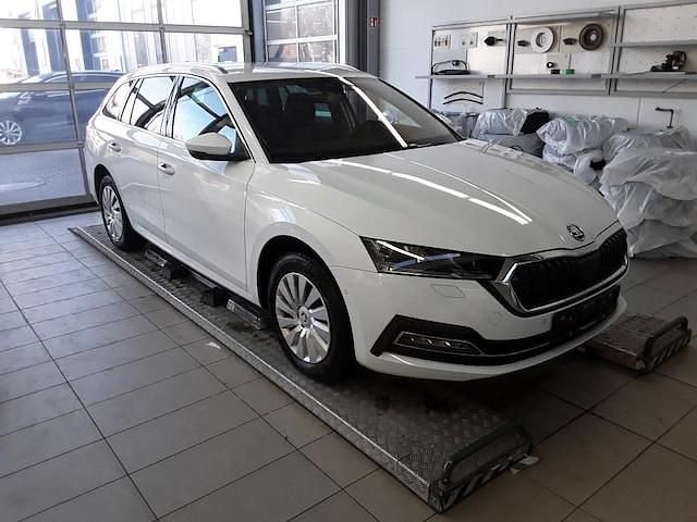 Gebraucht Skoda Octavia Style 150 PS (110 kW) 2022 Moonweiß perleffekt Kombi